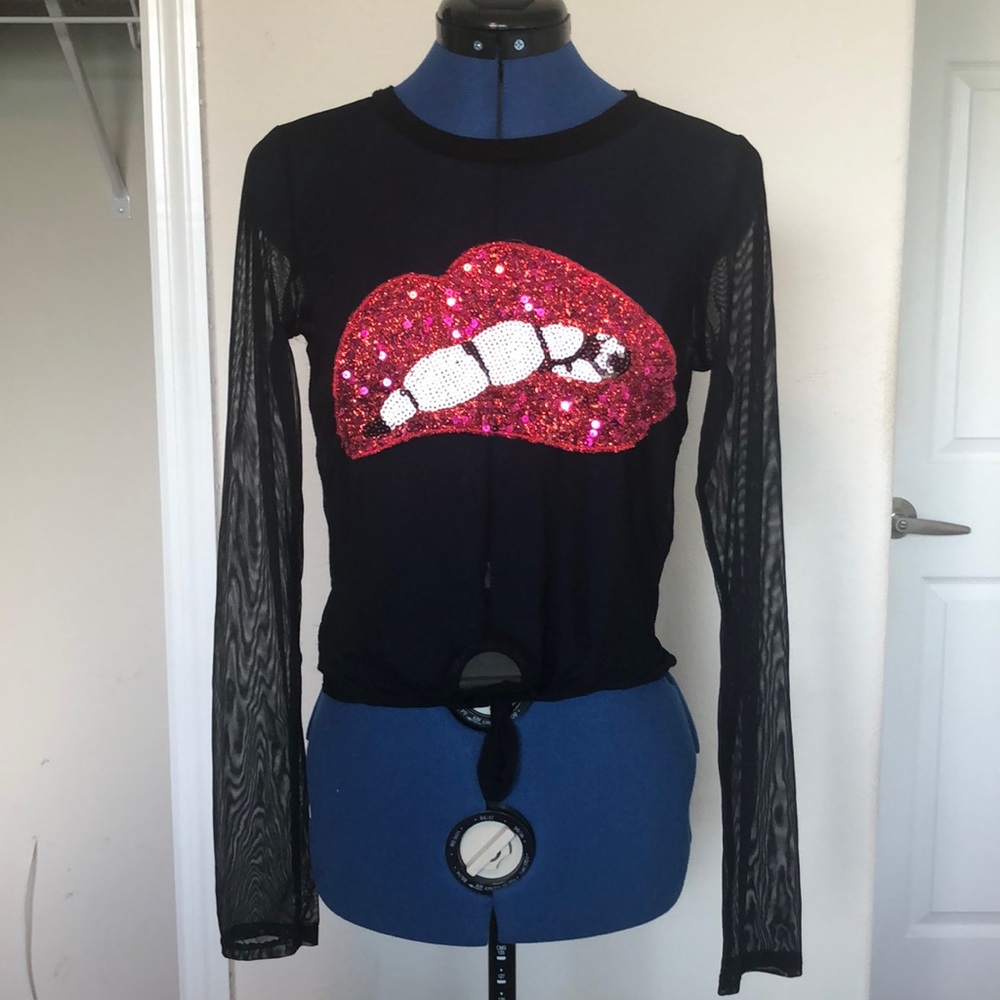 Mesh long sleeve lip crop top